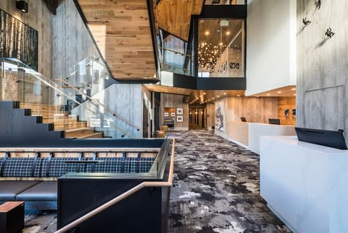 Peaks Hotel & Suites, Lobby sitting area