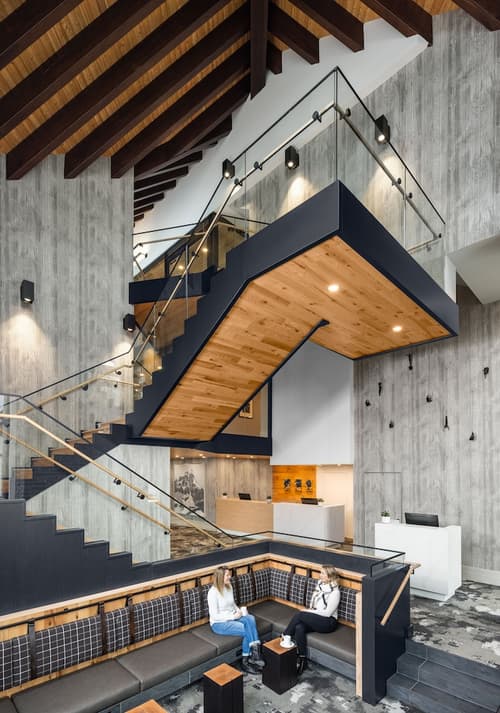 Peaks Hotel & Suites, Lobby sitting area