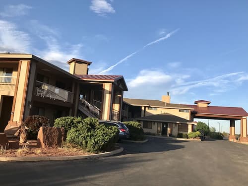 The Noor Hotel, Property grounds