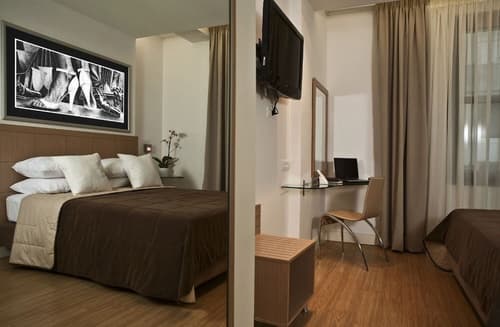 Chic Hotel, Room