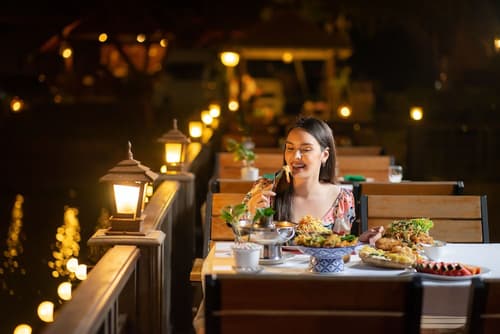 Le Charme Sukhothai Historical Park Resort, Food and drink
