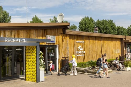 Hu Venezia Camping in Town