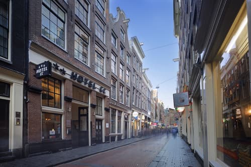 Hotel CC, Primary image