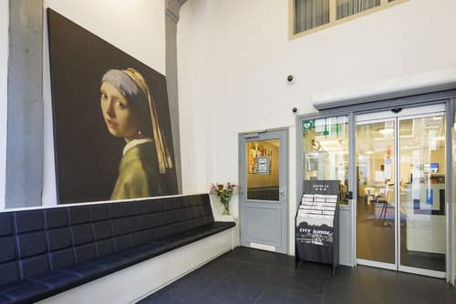 Hotel CC, Interior entrance