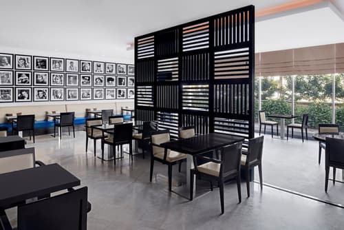 Holiday Inn Express Dubai Airport by IHG, Restaurant