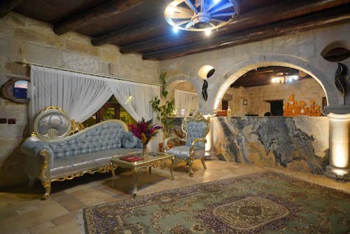 Holiday Cave Hotel