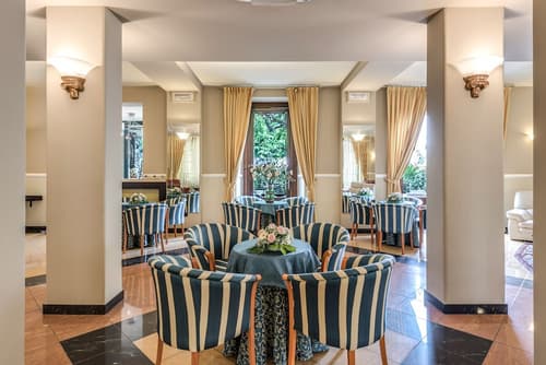 Hotel Da Vinci, Lobby sitting area