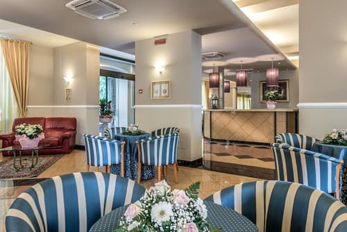 Hotel Da Vinci, Lobby sitting area