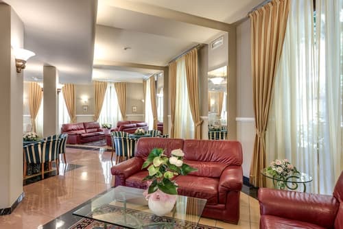 Hotel Da Vinci, Lobby sitting area