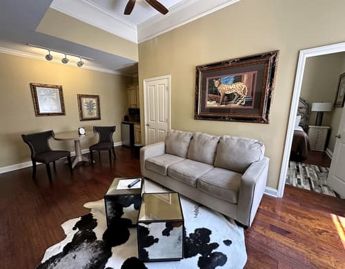 Old Capitol Inn, Room