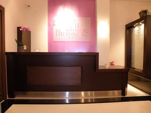 Meteoritis Hotel, Check-in/check-out kiosk