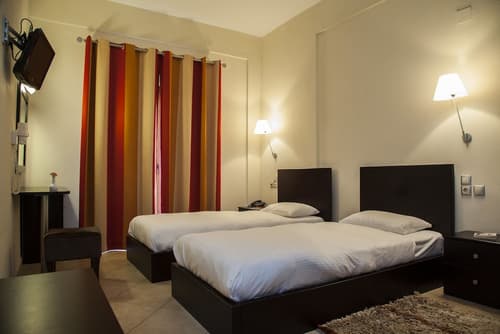 Meteoritis Hotel, Room