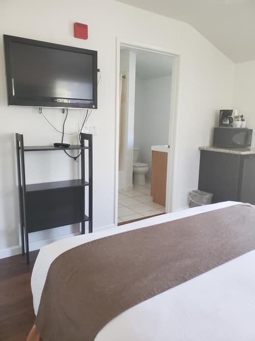 Bide-A-Wee Inn, Room