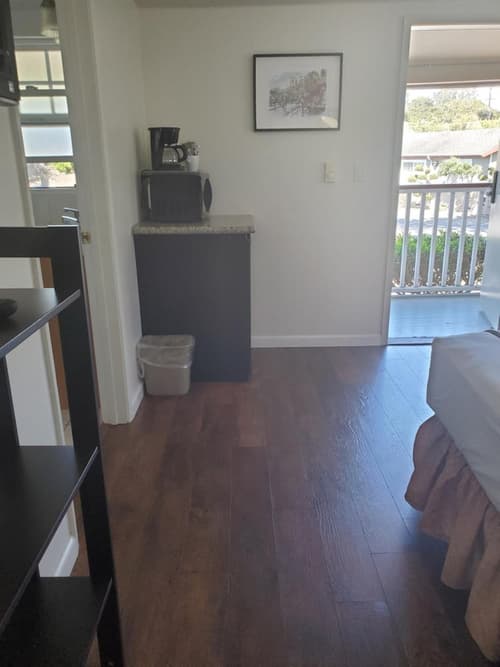 Bide-A-Wee Inn, Room