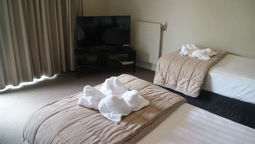 Executive on Fenton, Room