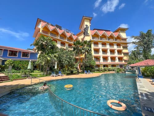 Acron Candolim Regina, Pool