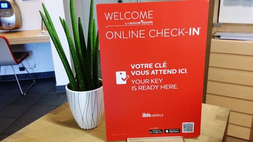 ibis Geneve Petit Lancy, Check-in/check-out kiosk
