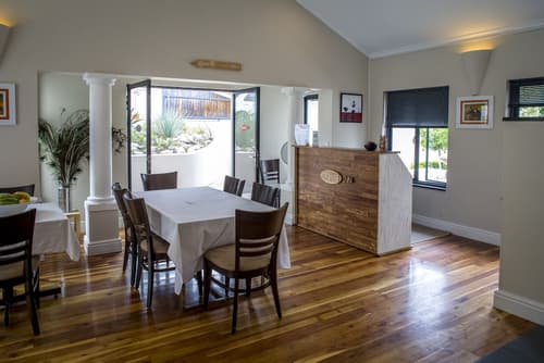 Orange Inn Knysna, Reception