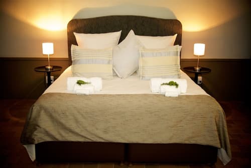 Kings Walden Garden Manor, Room