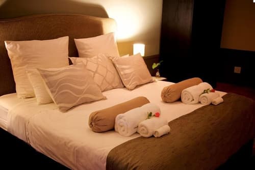 Kings Walden Garden Manor, Room