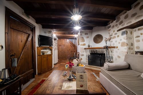 Archontiko Naoumidi, Room