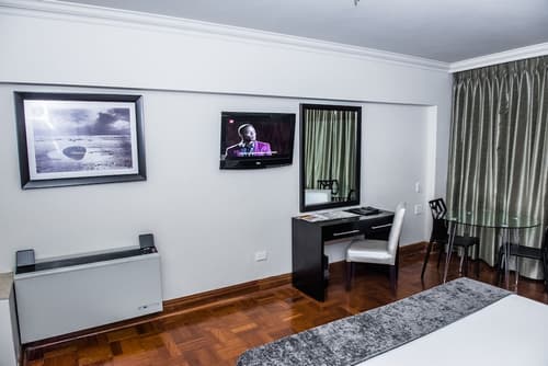 Belaire Suites, Room