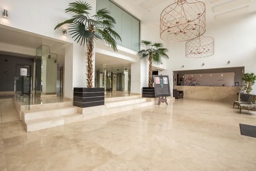 Belaire Suites, Lobby