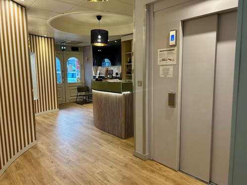 Hotel Marguerite, Reception