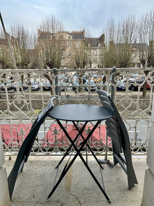 Hotel Marguerite, Balcony