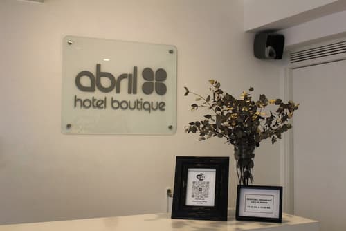 Abril Hotel Boutique, Reception