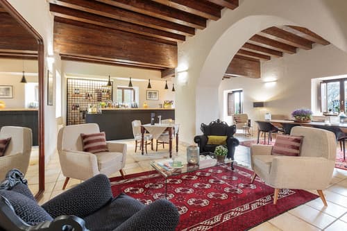 Bosco Ciancio, Lobby sitting area