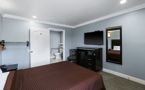 3rd Avenue Inn, Room