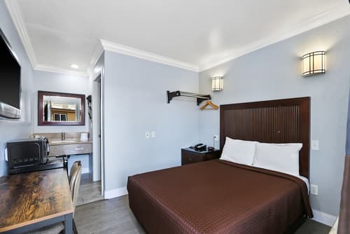 3rd Avenue Inn, Room