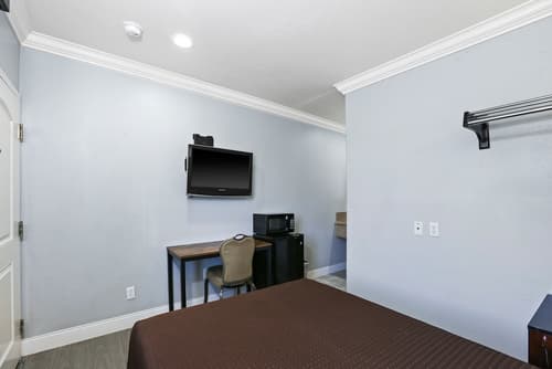 3rd Avenue Inn, Room