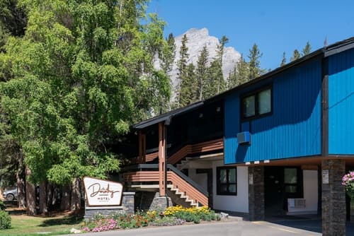 The Dorothy Motel, Front of property