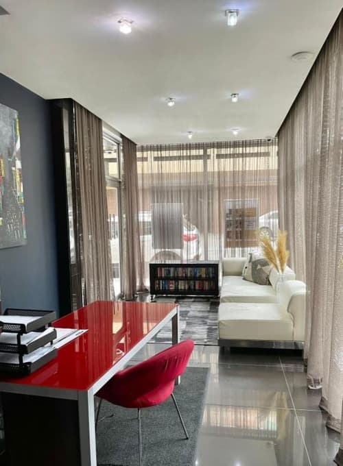 Reef Hotel, Reception