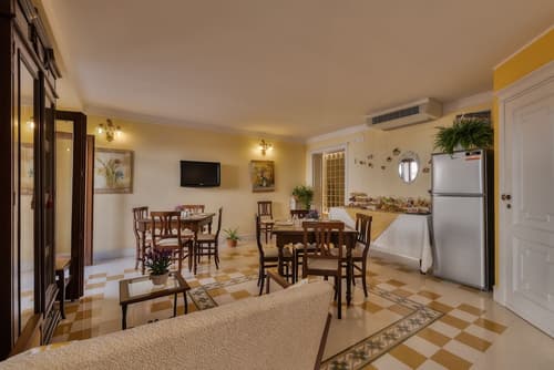 Casa Manzella, Reception