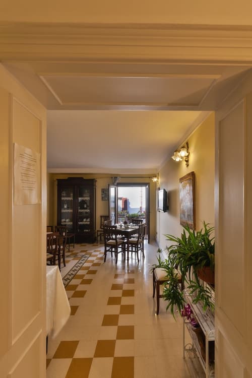 Casa Manzella, Lobby sitting area