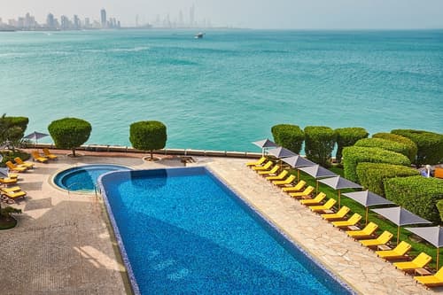 Marina Hotel Kuwait, Outdoor pool