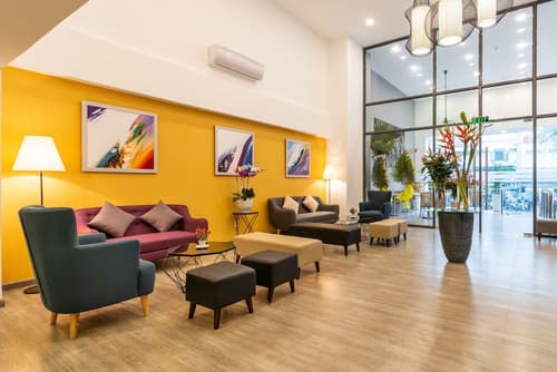 Avanti Boutique, Lobby sitting area