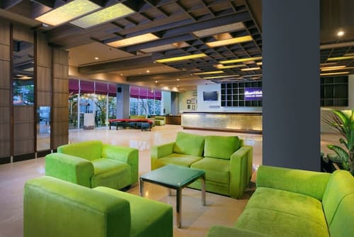 Quest Hotel Simpang Lima - Semarang by ASTON, Lobby sitting area
