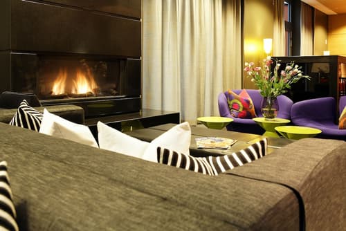 Adina Apartment Hotel Berlin Hackescher Markt, Lobby sitting area