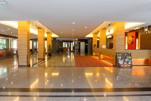 Golden Sea Pattaya Hotel, Interior entrance