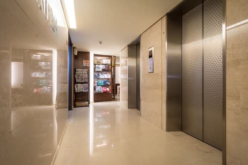 Delight Hotel, Interior entrance