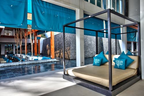 Nap Patong, Interior entrance