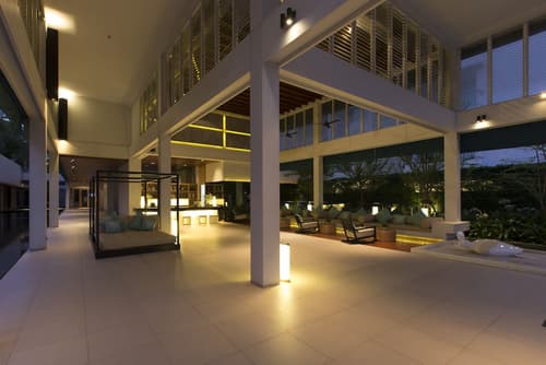 Nap Patong, Lobby sitting area