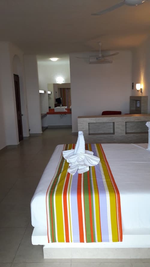 Pelicano Inn Playa del Carmen - Beachfront Hotel, Room