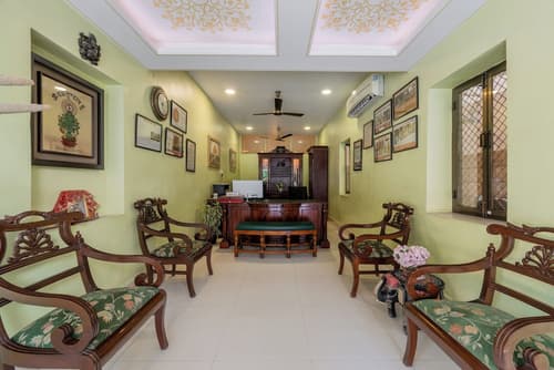 Suryaa Villa - A City Centre Hotel, Lobby sitting area