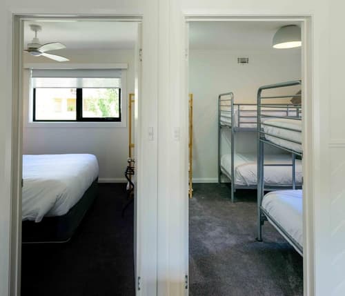 Georges Bay Apartments, Room