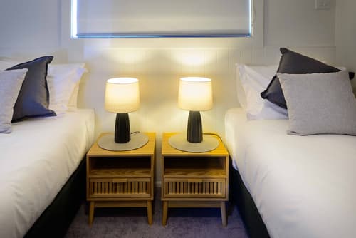 Georges Bay Apartments, Room